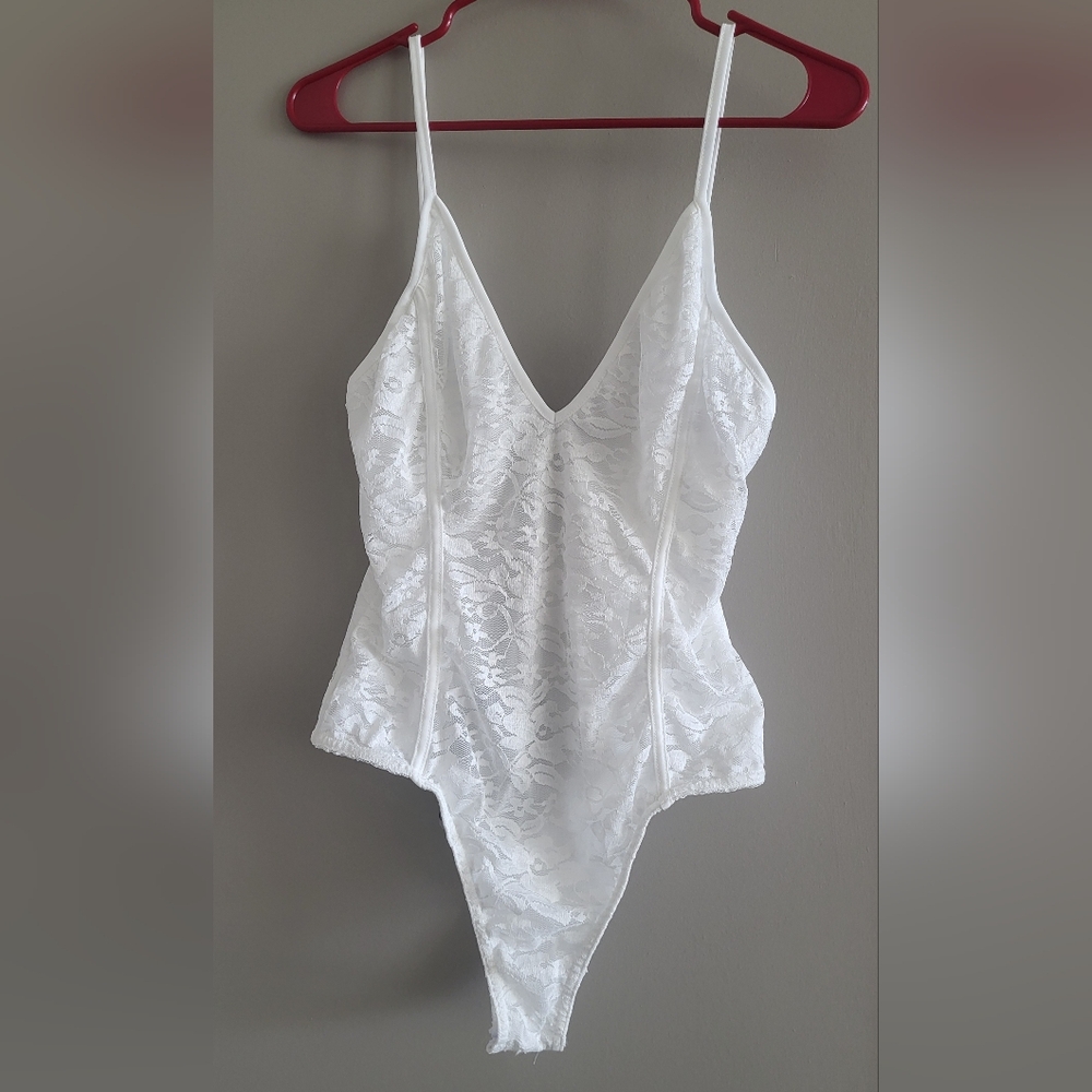PrettyLittleThing White Lace Bodysuit